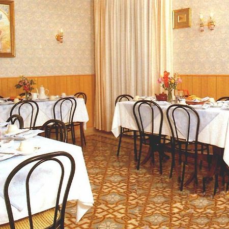 Hotel Tizi ローマ エクステリア 写真
